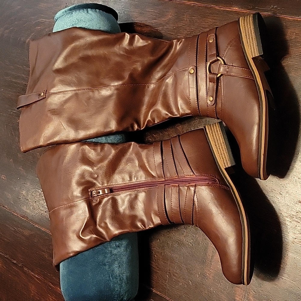 New with out tags brown boots